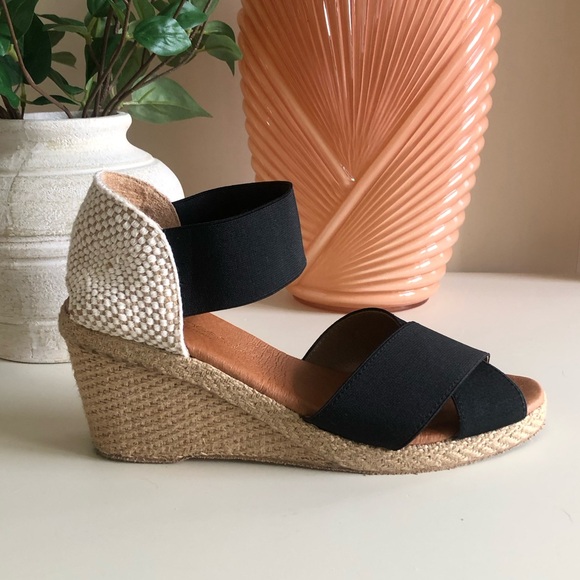 Andre Assous Espadrille Wedge Sandal Black Stretch Straps Leather Spain Size 7 - Picture 3 of 16
